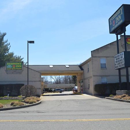 Economy Inn カヤホガ・フォールズ エクステリア 写真