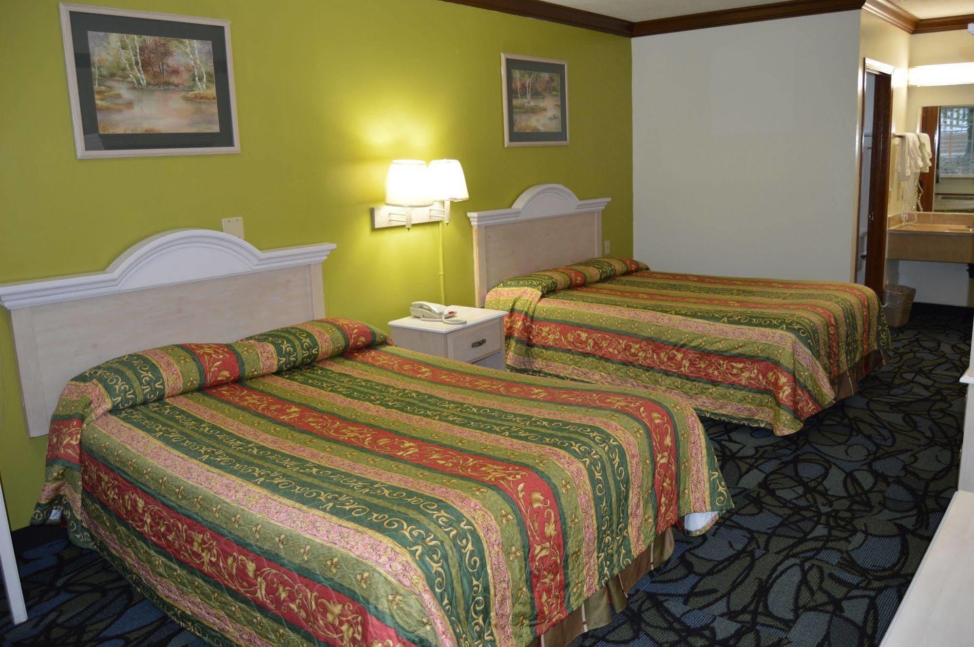 Economy Inn カヤホガ・フォールズ エクステリア 写真