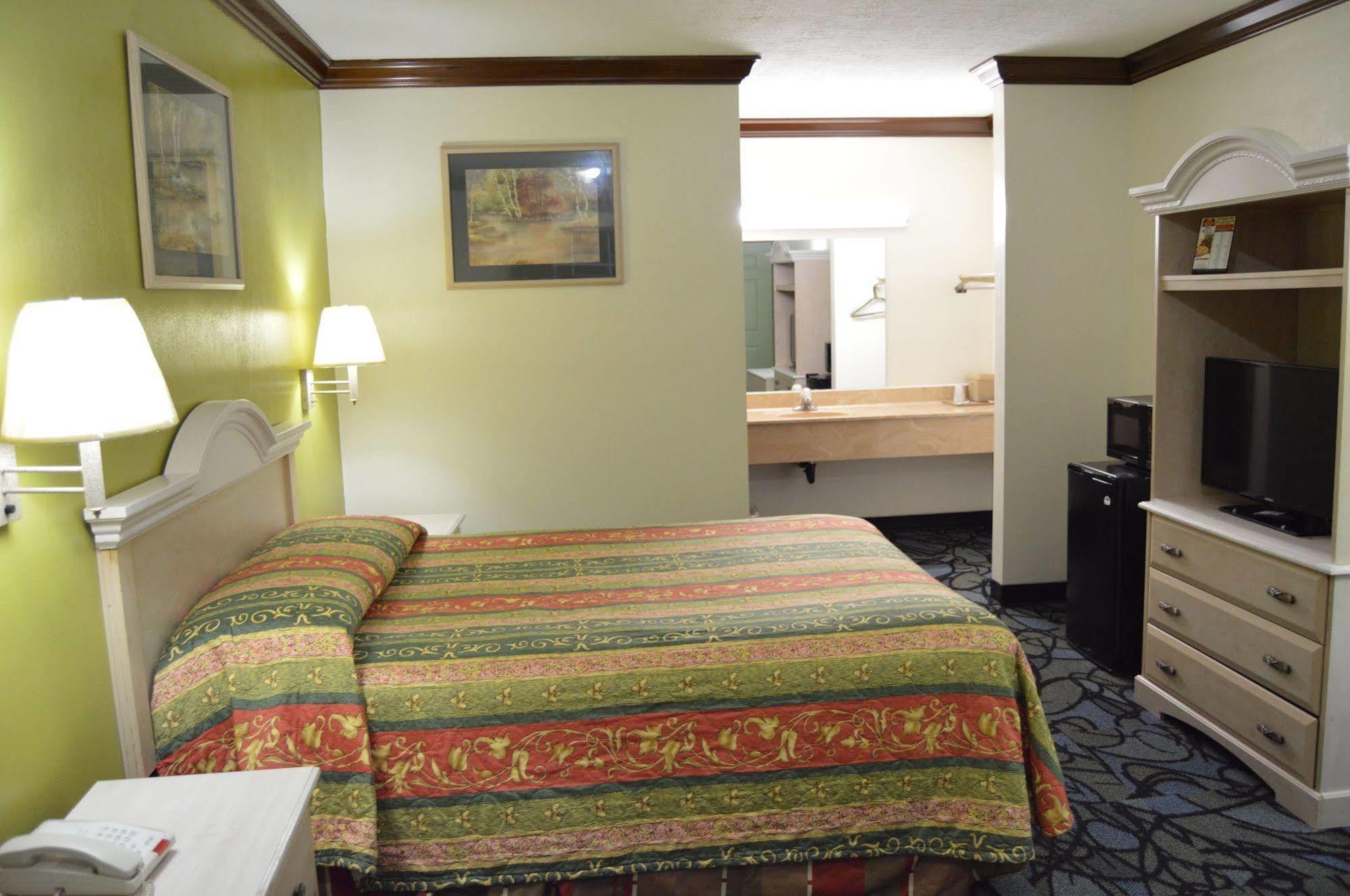Economy Inn カヤホガ・フォールズ エクステリア 写真